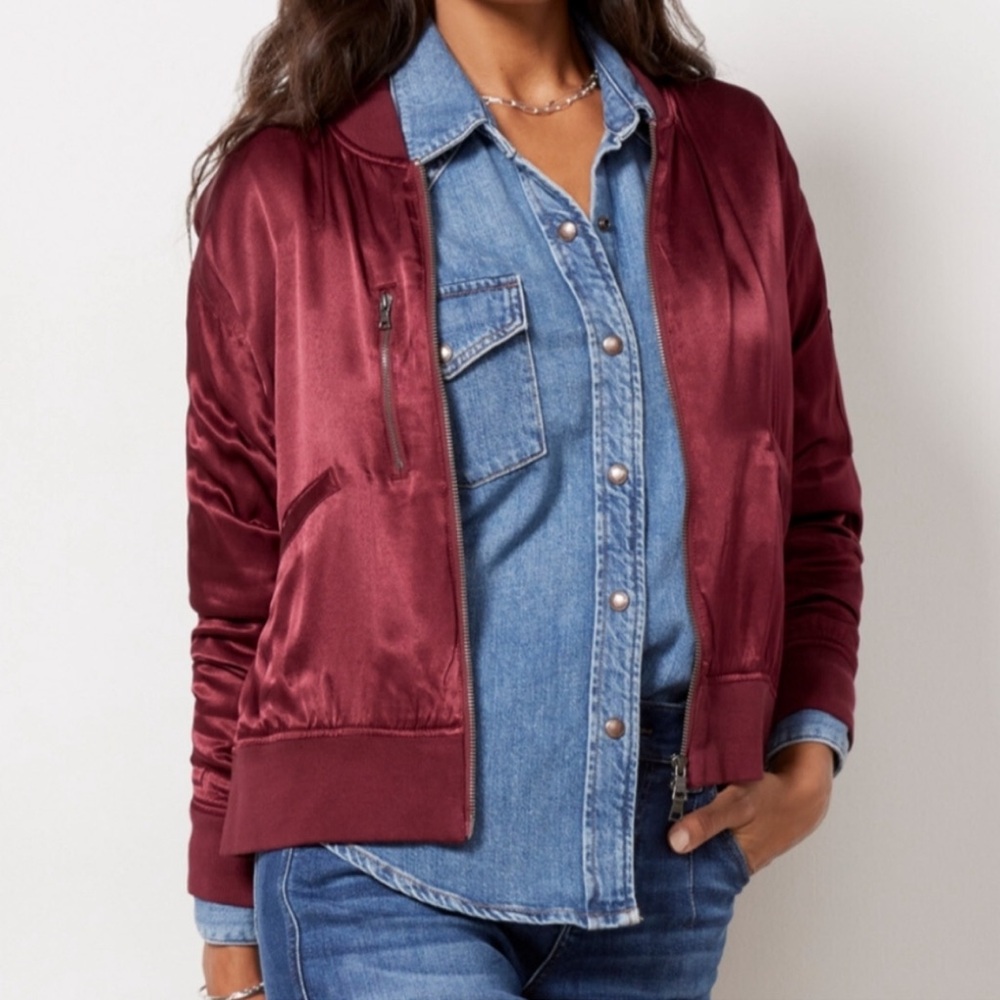 Evereve Gemma Satin Bomber Jacket Womens Size Small Merlot Gorp Outdoor Layering